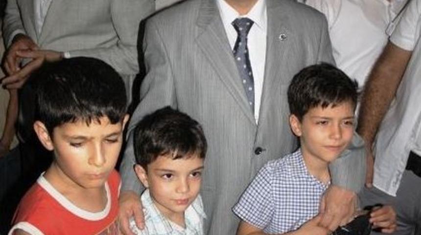 Yetim Çocukların 'bayramlık' Sevinci