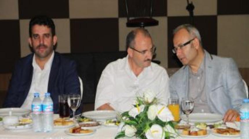 Milletvekili Candan: &Uuml;retmeden T&uuml;keten Bir Toplum Haline Geldik