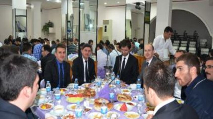 Merzifon'da Gen&ccedil; Işadamları Iftarda Bir Araya Geldi