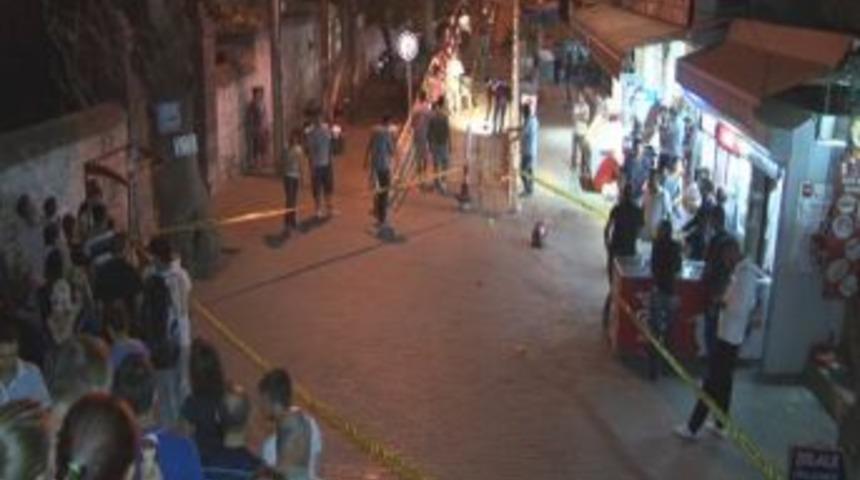 İzmir&rsquo;de Silahlı Kavga: 2 &Ouml;l&uuml;