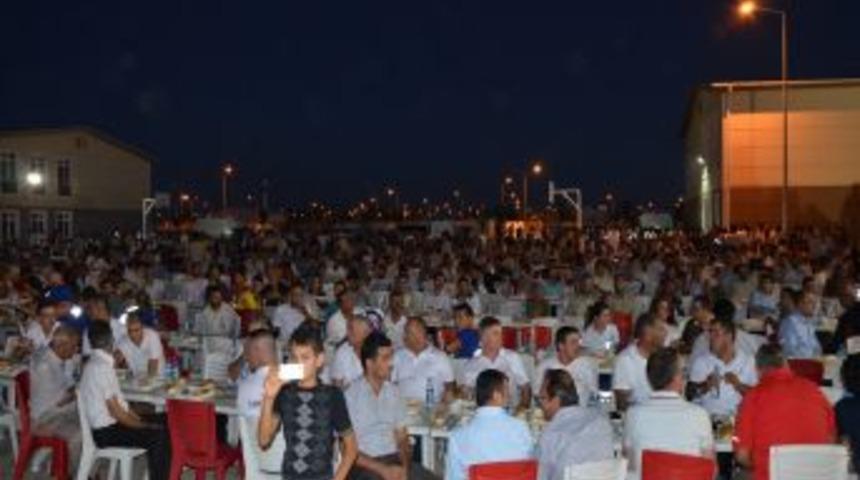 Bakan M&uuml;ezzinoğlu M&uuml;ltecilerle Iftar A&ccedil;tı