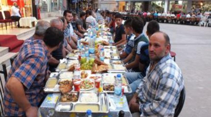 Hopa İl&ccedil;e M&uuml;ft&uuml;l&uuml;ğ&uuml; Iftar Yemeği Verdi