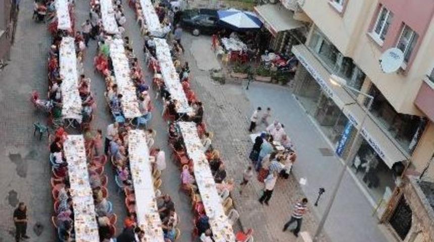 İlyask&ouml;y Mahallesi&rsquo;nde İftar Coşkusu