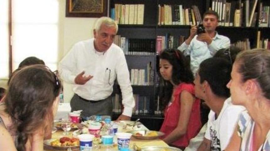 Başkan Keskin&rsquo;den Yabancı &Ouml;ğrencilere İngilizce Kebap Tarifi