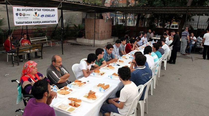 Yıldırımhan Mezunlar Derneği'nde Ihtiya&ccedil; Sahiplerine Iftar