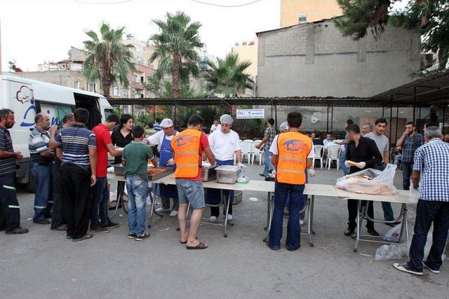 Yıldırımhan Mezunlar Derneği'nde Ihtiyaç Sahiplerine Iftar