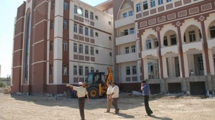 Adana'da Eğitime Bin 400 Derslik Daha Kazandırılıyor