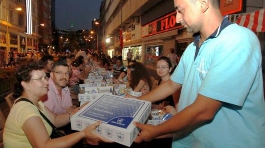 Tarihi Kemeraltı'nda Tarihi İftar