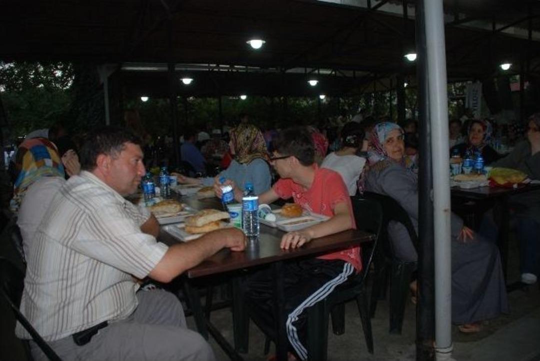 İftar &Ccedil;adırına Yoğun İlgi