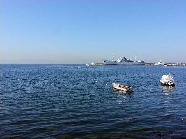 Tuzla’da Balıkçı Teknesi Battı