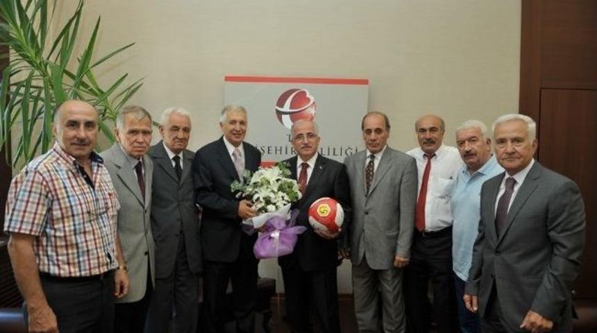 Efsane Kadrodan Vali Tuna&rsquo;ya Ziyaret