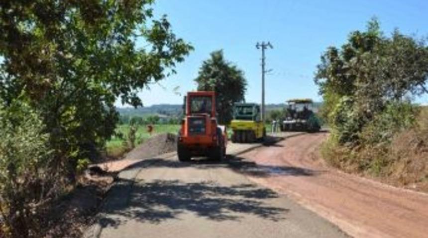 K&ouml;y Yolları Yenileniyor