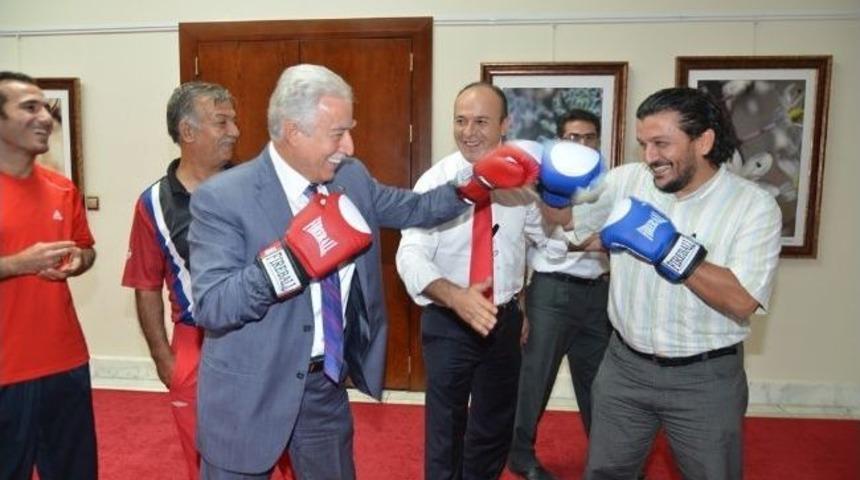 Şampiyonlardan Aldırmaz&rsquo;a Teşekk&uuml;r Ziyareti