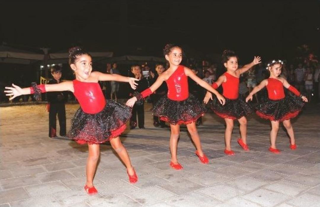 Sel&ccedil;uklular Neşeli Gecelerde Coştu