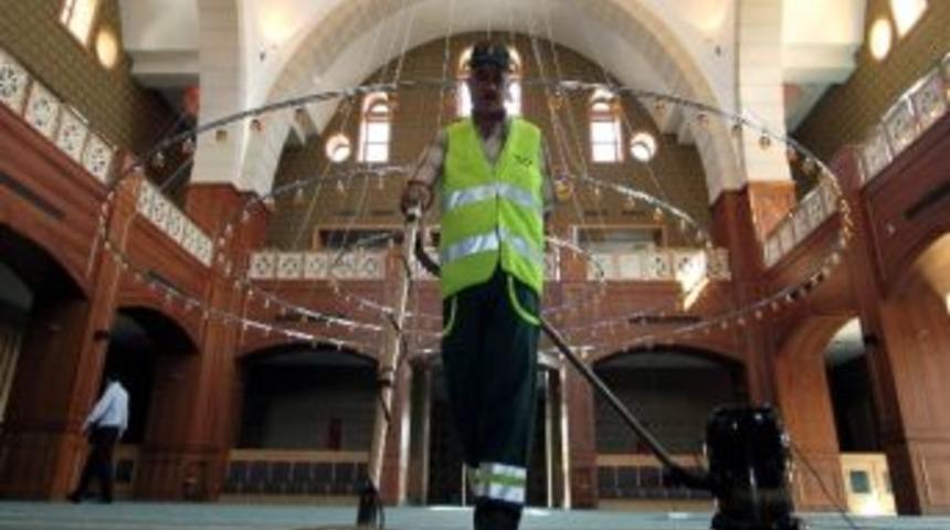 &Ccedil;ankaya Belediyesi&rsquo;nden &Ccedil;evre İl&ccedil;e Ve K&ouml;y Camilerine Destek