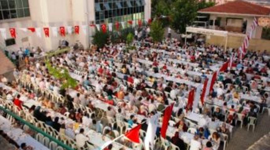 8 Mahallede 6 Bin 500 Kişi İftar Yaptı