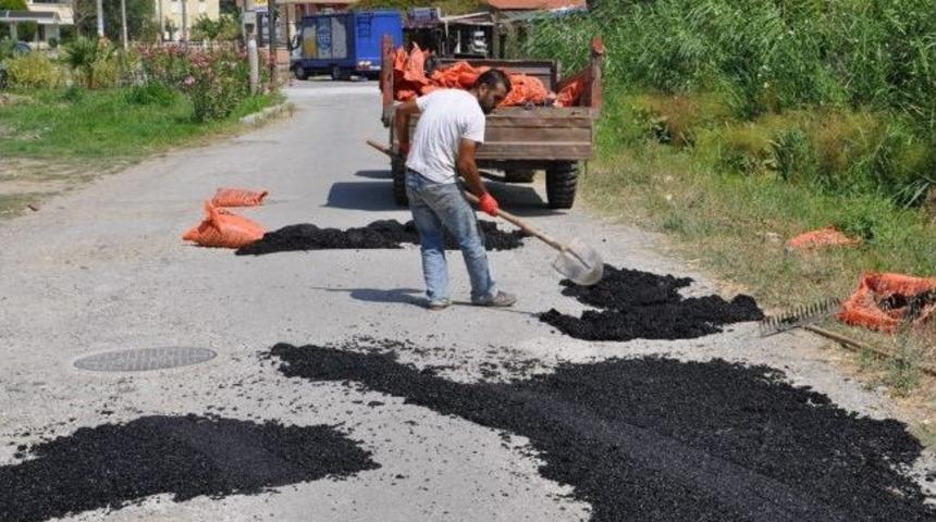 Ak&ccedil;ay&rsquo;da Asfalt Yollara Bakım Yapılıyor