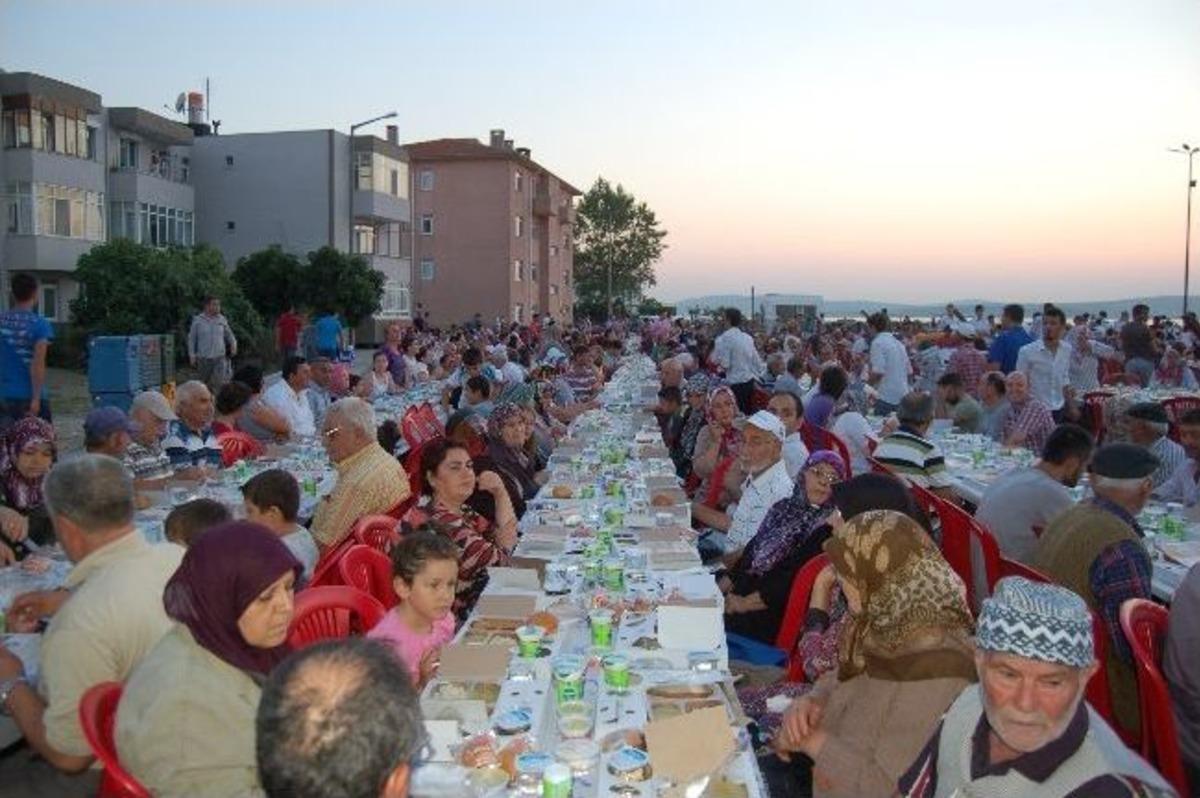 İ&ccedil;daş Fabrikası Lapseki İl&ccedil;esinde İftar Verdi