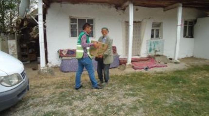 Turhal Somuncu Baba Vakfı 200 Aileye Kumanya Dağıttı