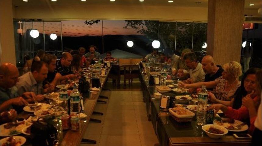 Soma'da &Ouml;zel Ve Devlet Hastanelerinin Dostluğu İftarla Pekişti