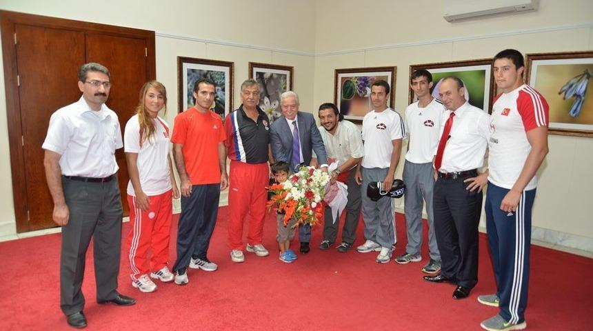 Şampiyonlardan Aldırmaz&rsquo;a Teşekk&uuml;r Ziyareti