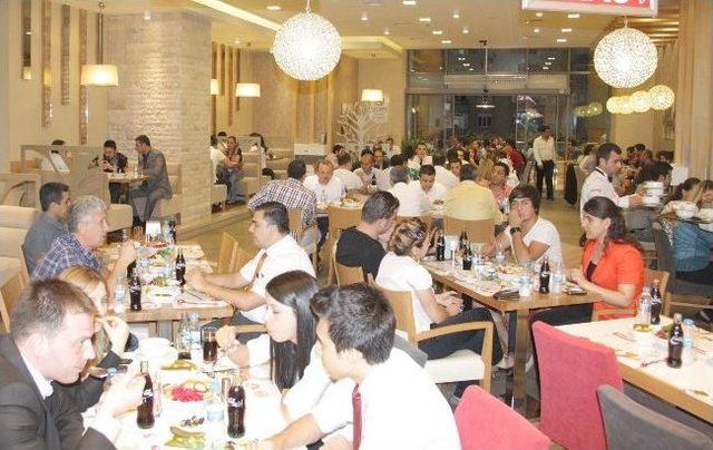 Piazza, Bu Kez Kiracılarıyla İftar Yemeğinde Buluştu