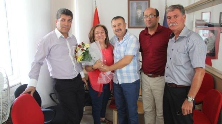 Burhaniye De Bayan Genel Başkana S&uuml;rpriz Doğum G&uuml;n&uuml;