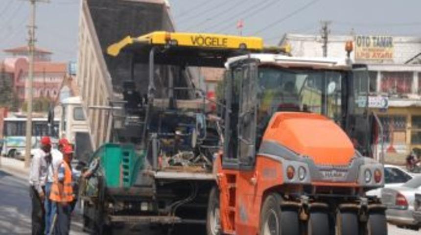 Karaman'da Asfalt &Ccedil;alışmaları Devam Ediyor