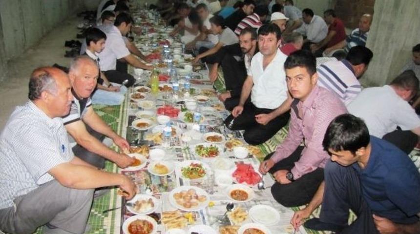 Hisarcık Eğitim G&ouml;n&uuml;ll&uuml;leri Derneği'nden İftar