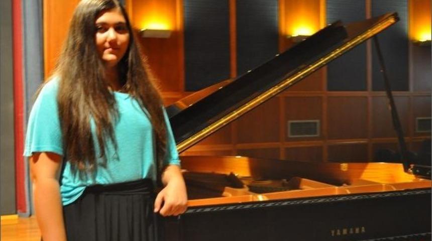 A&uuml;&rsquo;l&uuml; Piyanist Muğla&rsquo;dan &Ouml;d&uuml;lle D&ouml;nd&uuml;