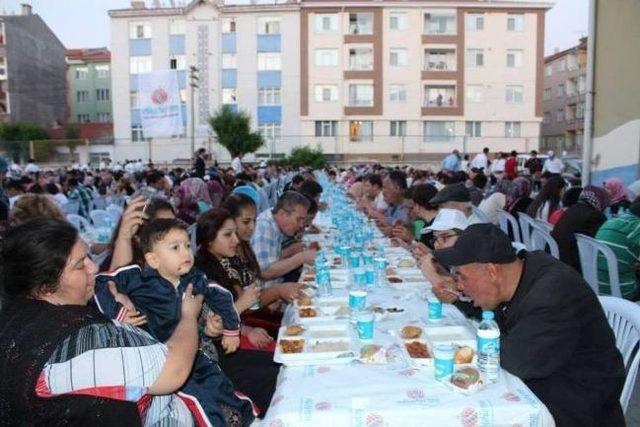 Türk Dünyası İftar Programları Devam Ediyor