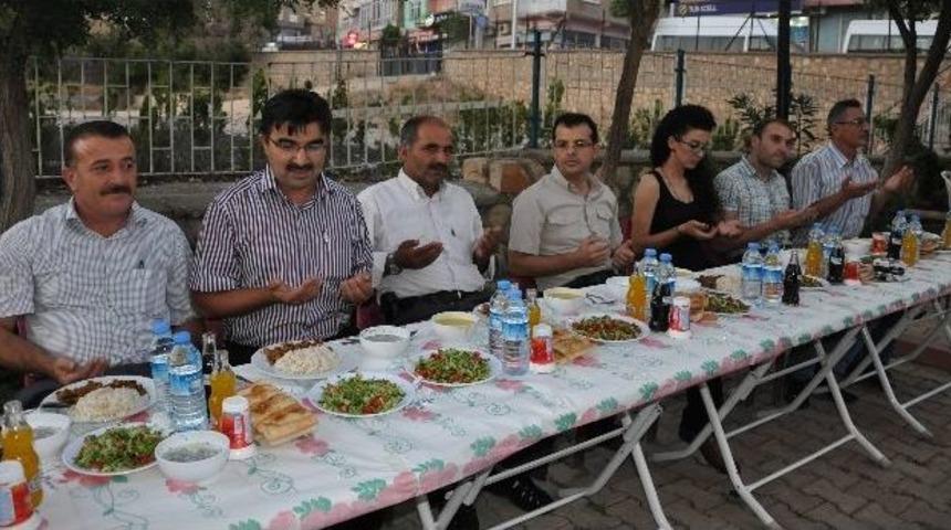 Minib&uuml;s&ccedil;&uuml;ler Kooperatifi'nden İftar Yemeği