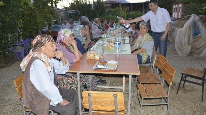 Torbalı Chp K&ouml;yl&uuml; İle İftar Yapıyor