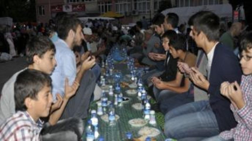 Oru&ccedil;lar &ldquo;&uuml;mmet İftarında&rdquo; A&ccedil;ıldı