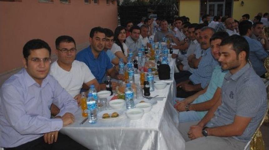 Sağlık &Ccedil;alışanları İftar Yemeğinde Bir Araya Geldi