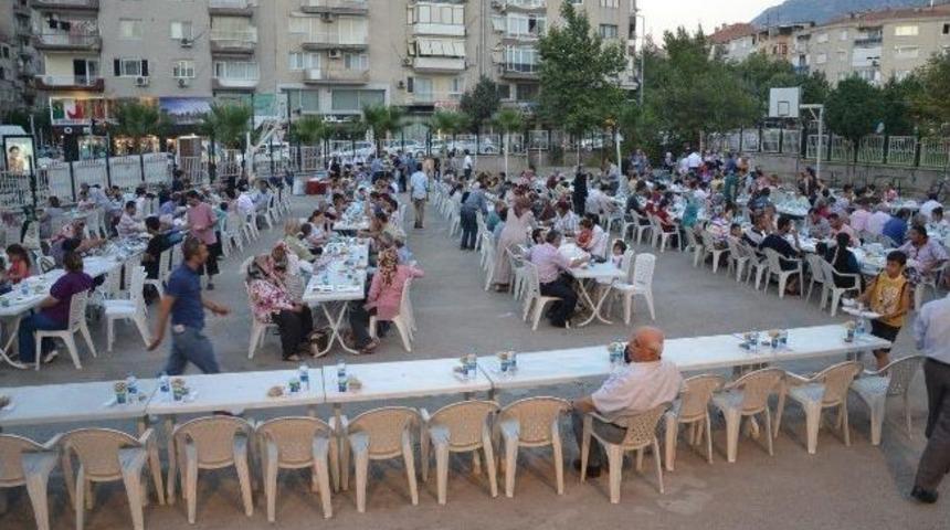 Vali Savaş Ayni Ali Mahallesi Sakinleriyle İftarda Buluştu