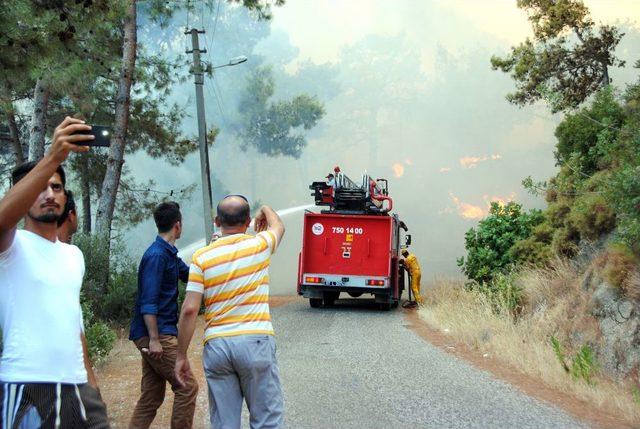 Manavgat Türkbeleni'nde Çıkan Orman Yangını Kontrol Altına Alınamadı