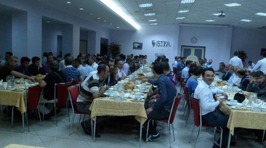 Alınteri Derneğinden İş&ccedil;ilere İftar Yemeği