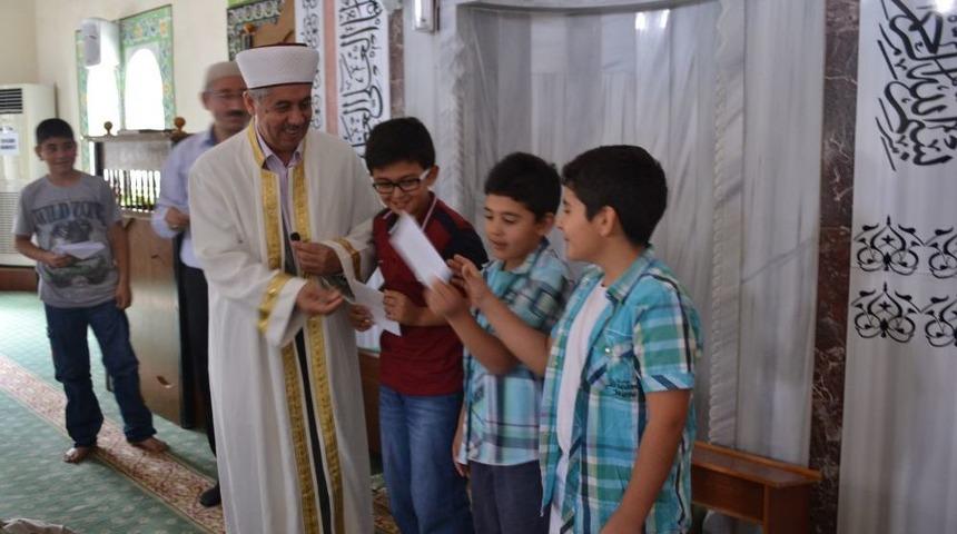 Cemaatle Namaza Devam Ettiler, Bayram Har&ccedil;lığını Şimdiden Kazandılar