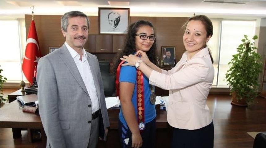 Şahinbey Belediyesi, Başarılı Sporcuları 87 Cumhuriyet Altını İle &Ouml;d&uuml;llendirdi