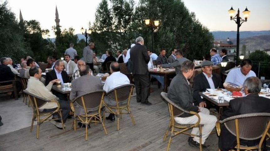 İl&ccedil;e İdarecileri İftar Yemeğinde Buluştu