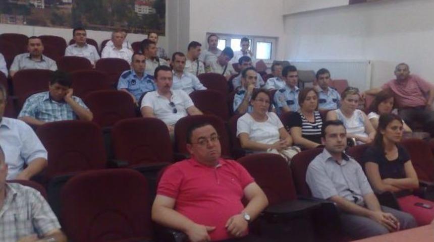 &Ccedil;aycuma Kaymakamlığı Tarafından T&uuml;ketici Konferansı D&uuml;zenledi