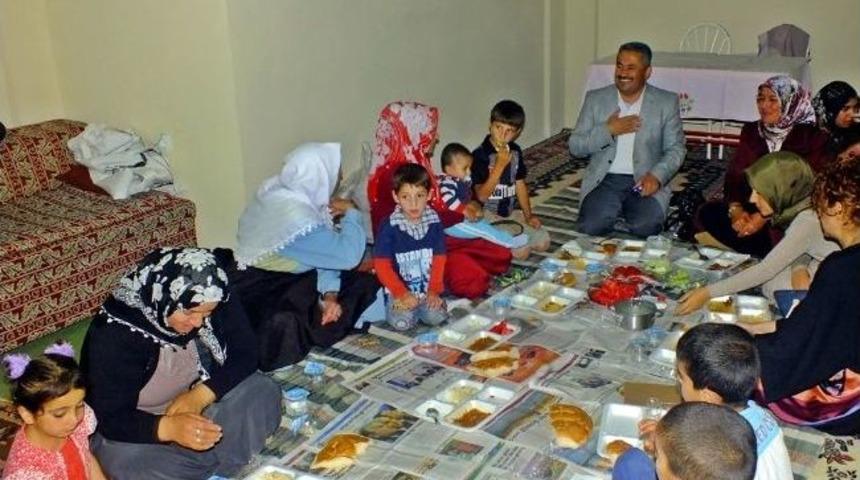 Aras Ve Eşi Bayanlarla İftar A&ccedil;tı