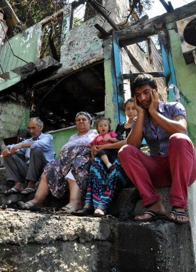 (özel Haber) Azra, Doğacak Kardeşleriyle Sokakta Kaldı