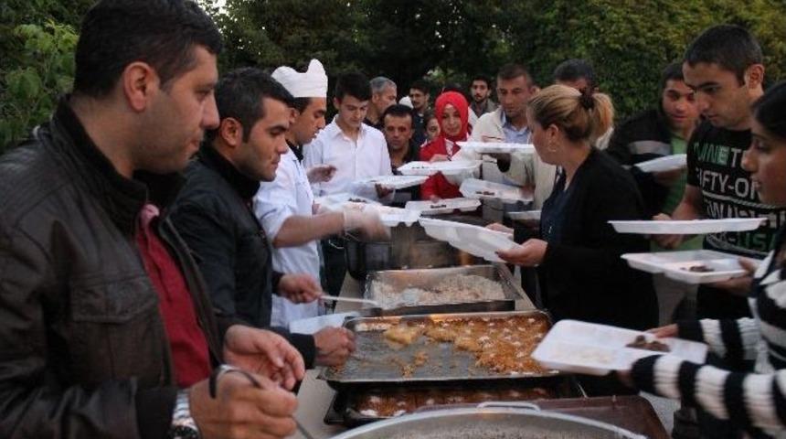 Akdağmadeni Devlet Hastanesi Sağlık Çalışanlarına İftar Yemeği Verdi