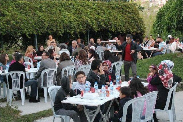 Akdağmadeni Devlet Hastanesi Sağlık Çalışanlarına İftar Yemeği Verdi