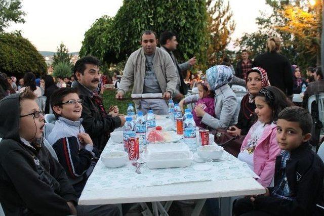 Akdağmadeni Devlet Hastanesi Sağlık Çalışanlarına İftar Yemeği Verdi