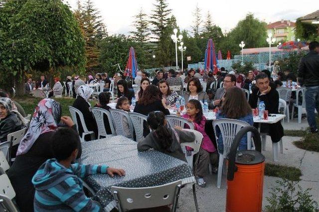 Akdağmadeni Devlet Hastanesi Sağlık Çalışanlarına İftar Yemeği Verdi