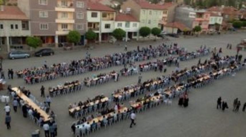 Gemerek Kaymakamlığı Bin Kişiye İftar Verdi