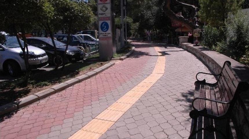 Asfalt Ve Kaldırım &Ccedil;alışmaları Devam Ediyor